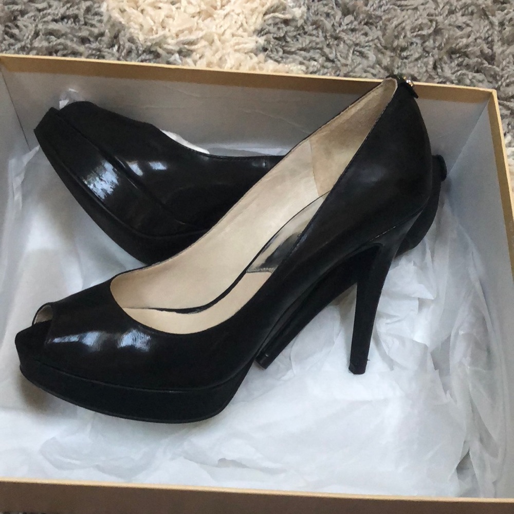 Worn once Michael Kors black patent pump